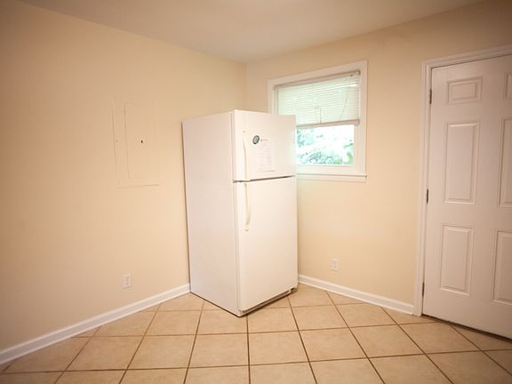 3rd image of 611 Hillsborough St APT 6