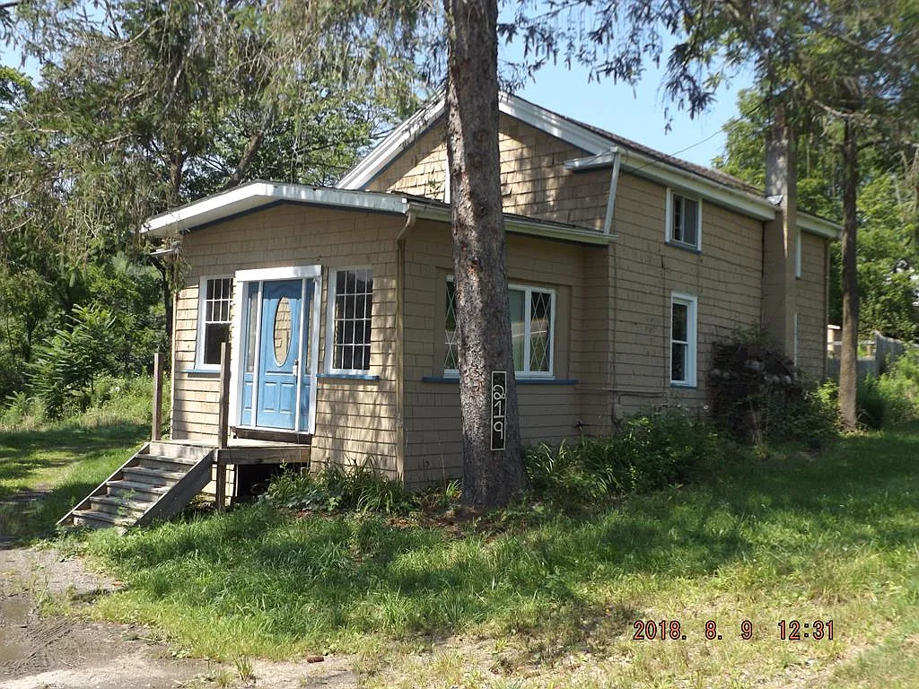 219 Coleman Ave photo 1