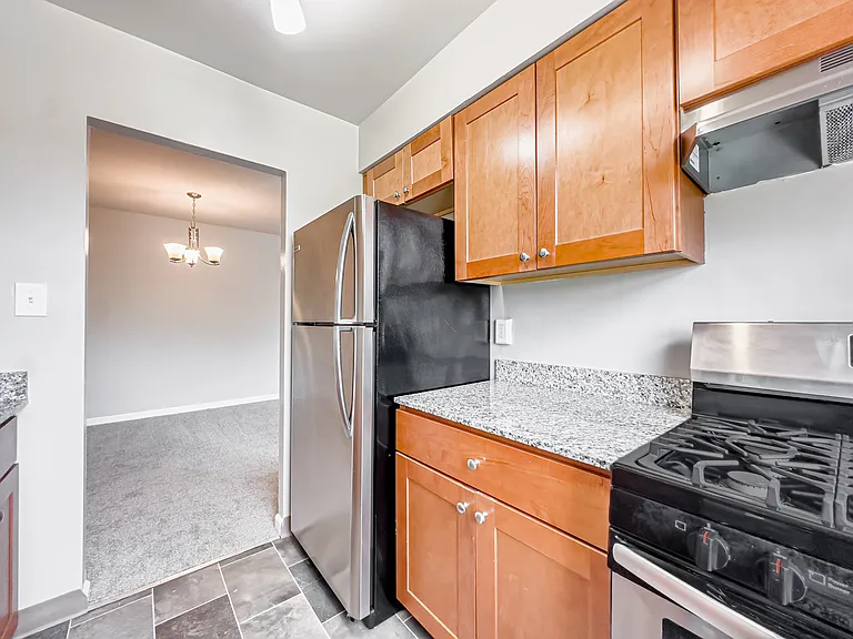 Creekside Apartments — Photo 9