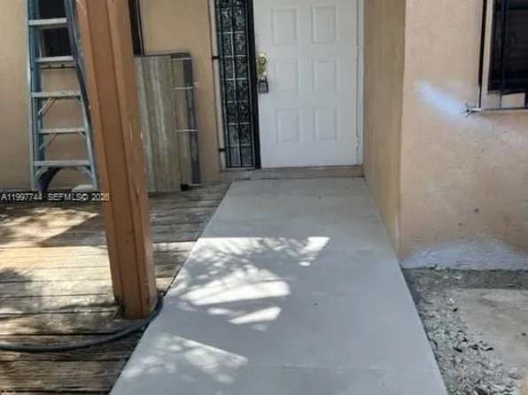 6714 NW 188th Ter, Hialeah, FL 33015