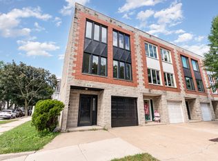 558 W 45th St, Chicago, IL