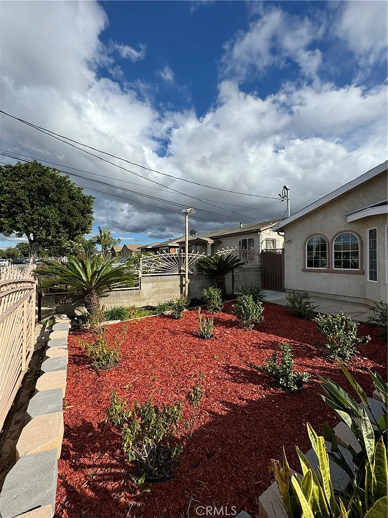2 bed, 850 sqft, $2,900 — Photo 1