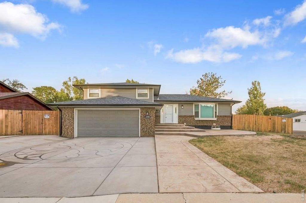 2502 Courtney Dr