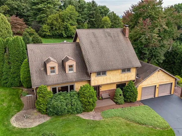 4683 Steven Ln, Walnutport, PA 18088