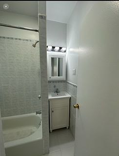 3rd image of 1122 Rogers Ave APT 1F