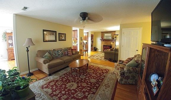 5th image of 290 Overland Dr