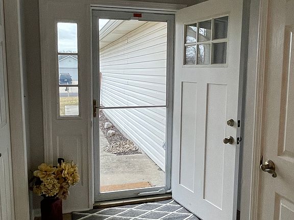 4th image of 292 Sweetheart Ct
