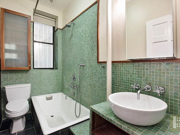 5th image of 234 W 21st St APT 5
