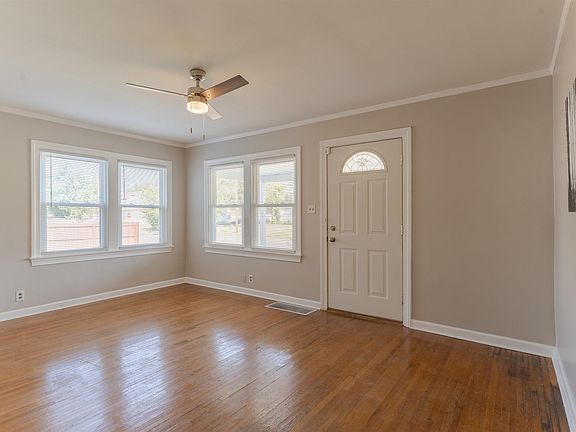 3rd image of 1713 E Illinois St
