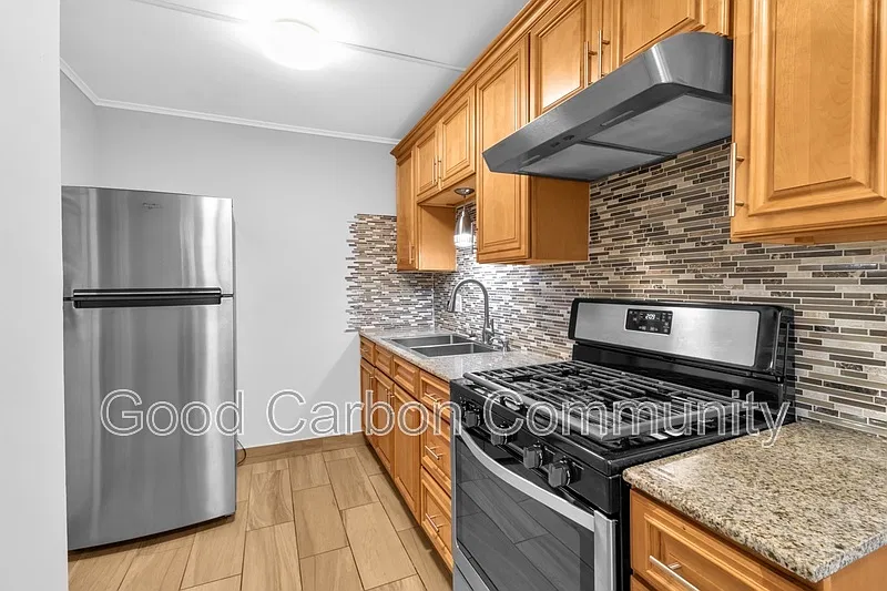 1225 Hertel Ave #9