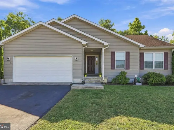 366 Close Dr, Martinsburg, WV 25404