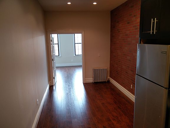 4th image of 2324 37th St #2R