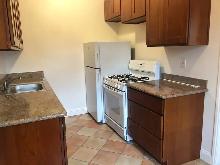 81 Glen Ave — Photo 11