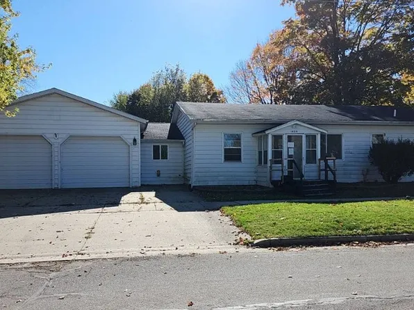 1420 Harrison St, Lake Odessa, MI 48849