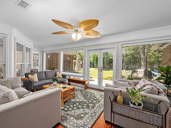 4th image of 4 Raintree Pl