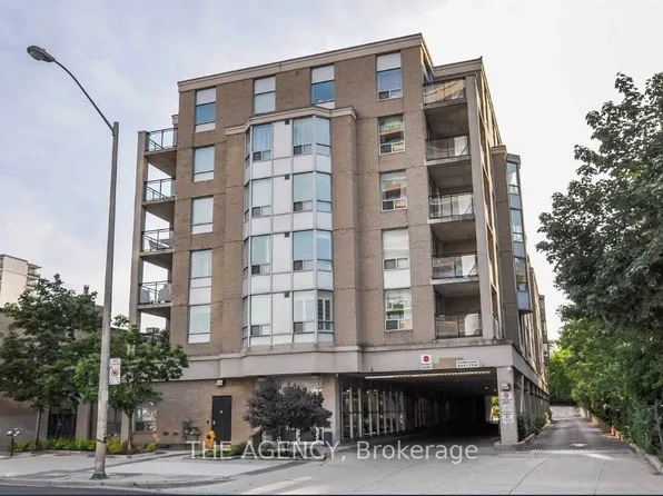 5940 Yonge St #207, Toronto, ON M2M 4M6