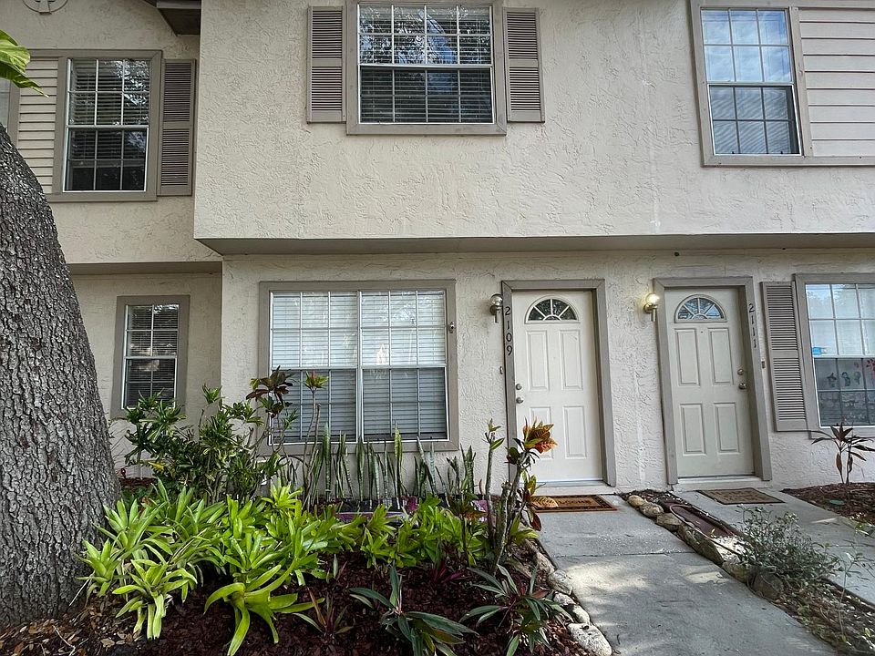 Front of townhome