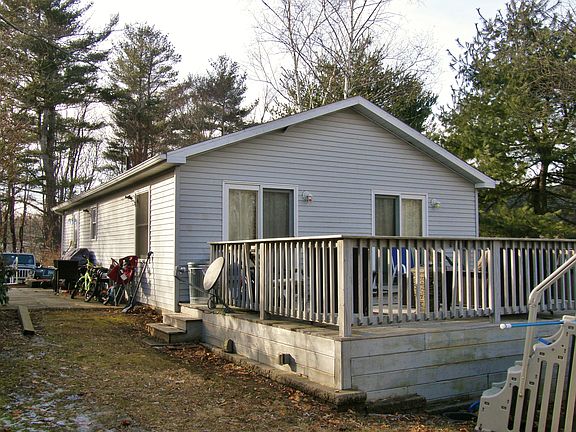 Spacious back deck