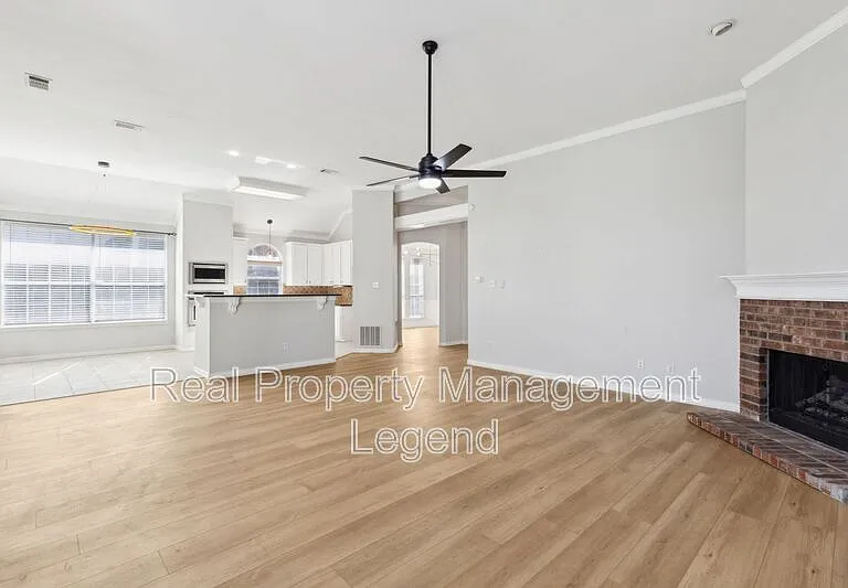 8012 Greenwood Dr — Photo 10