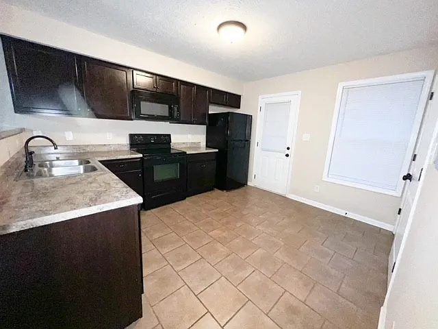 2 bed, 1.5 bath, 1088 sqft, $995 — Photo 3
