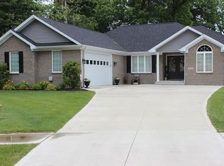 5616 Poplar Woods Ct, Columbus, IN 47203