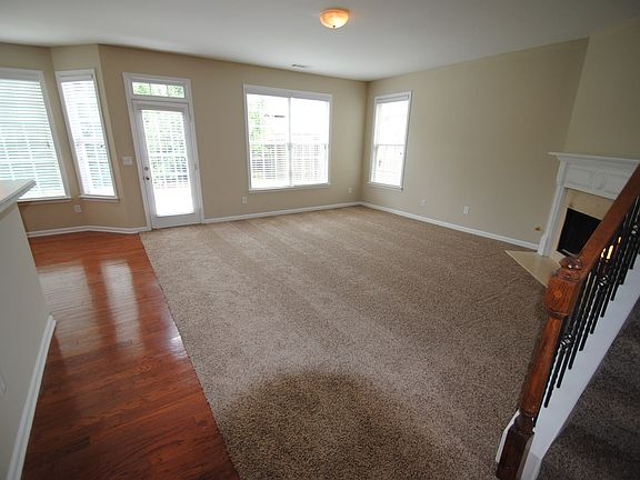 5th image of 555 Briarhurst Ct