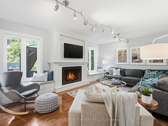 3rd image of 818 Exceller Cir