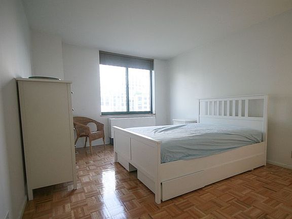 4th image of 295 Greenwich St APT 6D