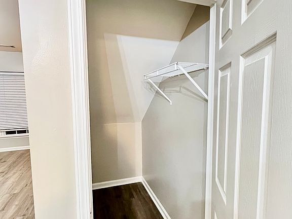 5th image of 1589 Cove Creek Cir