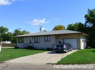 901 Elm Ave, Harvey, ND 58341