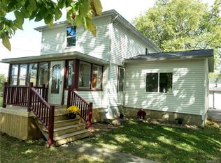 40 Oakwood St, Orchard Park, NY 14127