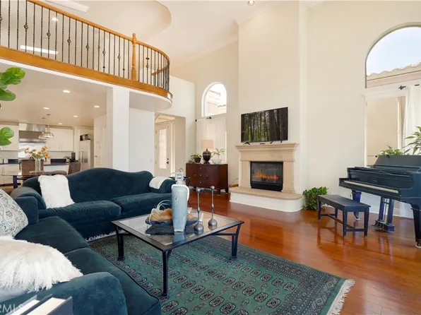 2550 Gundry Ave, Signal Hill, CA 90755