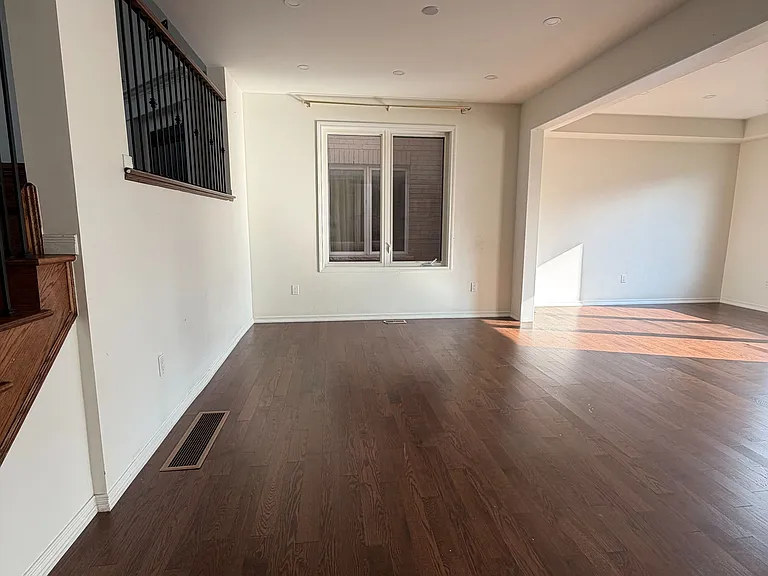 235 Apple Hill Cres — Photo 31