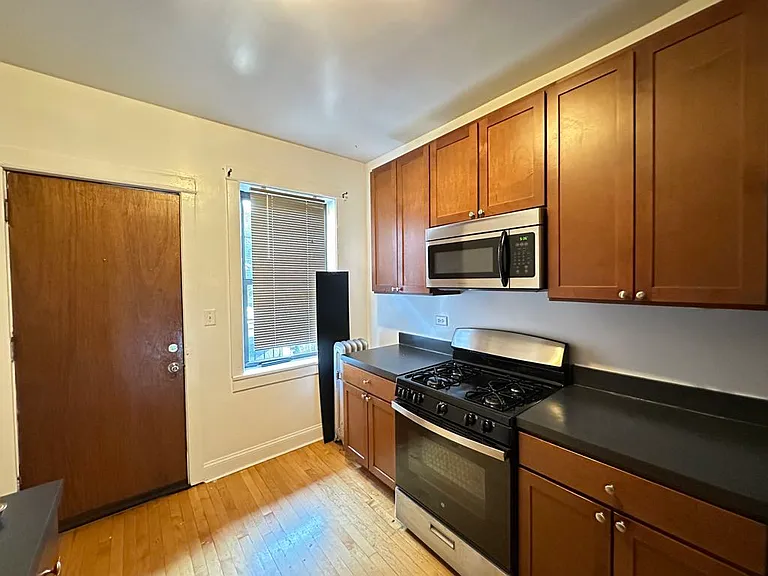 1949 W Cuyler Ave #2 — Photo 4