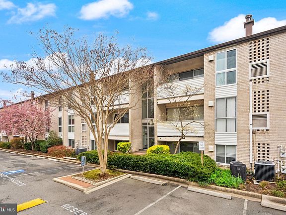 3rd image of 5600 Bloomfield Dr APT 4