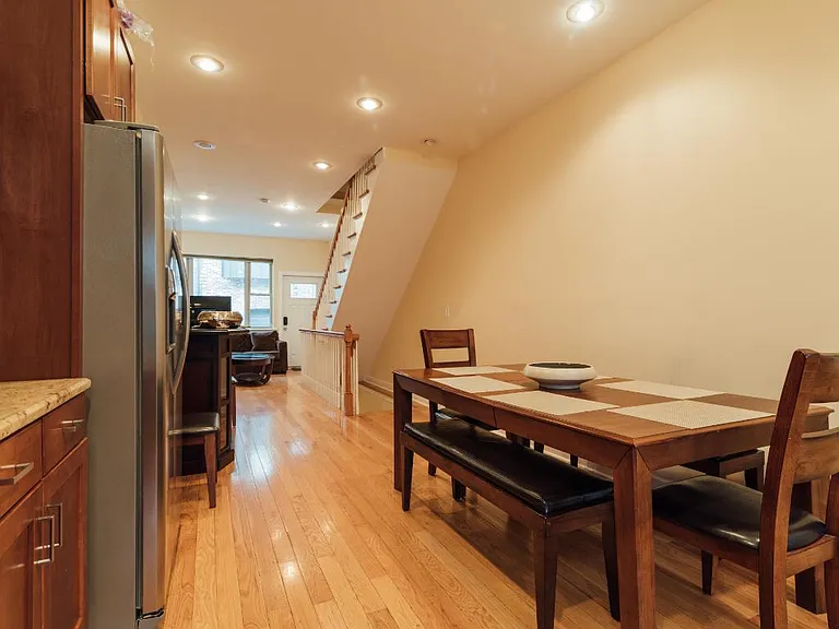 742 S Chadwick St — Photo 5