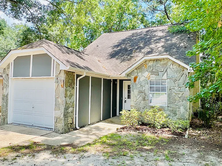347 Darlington Cir — Photo 2