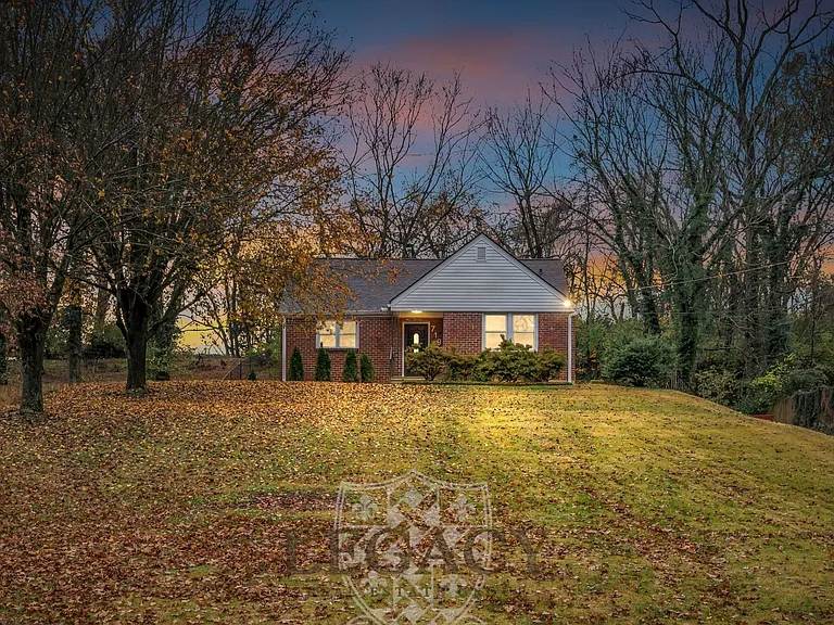 719 Woodmere Dr — Photo 26