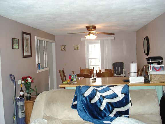 5th image of 36 Wampum Dr