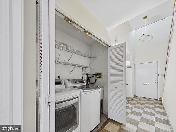 4th image of 2036 Appletree St