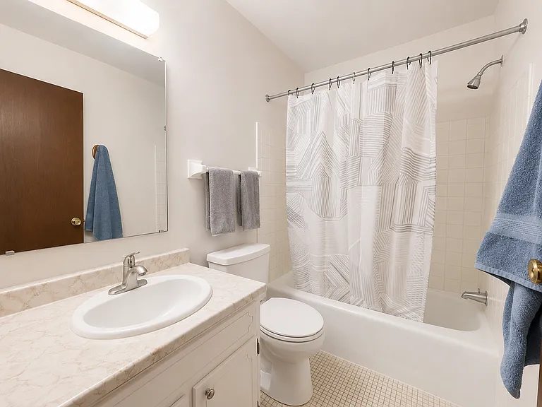 2601 University Avenue — Photo 23