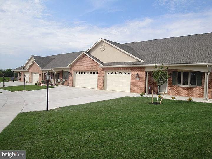 1st image of 13206 Diamond Pointe Dr Townhouse 255