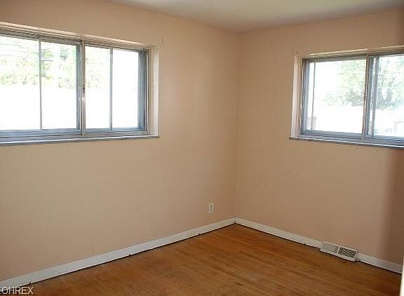 4th image of 364 E 200th St
