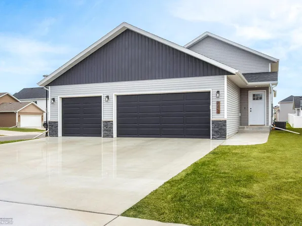 7330 24th St S, Fargo, ND 58104