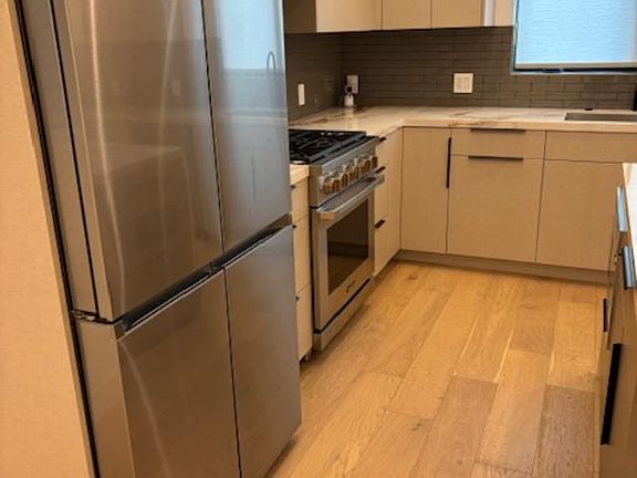 3rd image of 14553 Benefit St