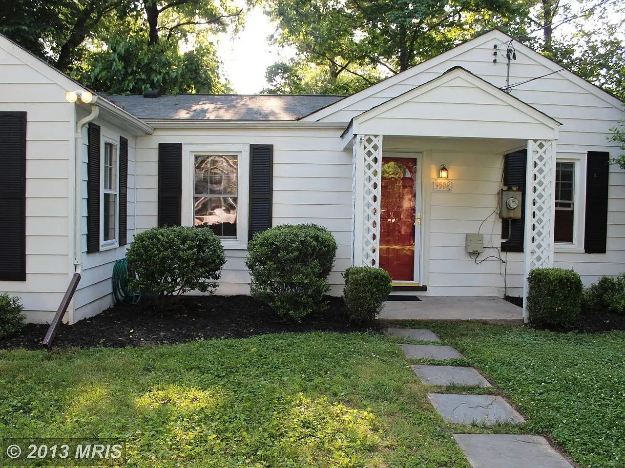 3 bed, 1008 sqft, $2,700 — Photo 2