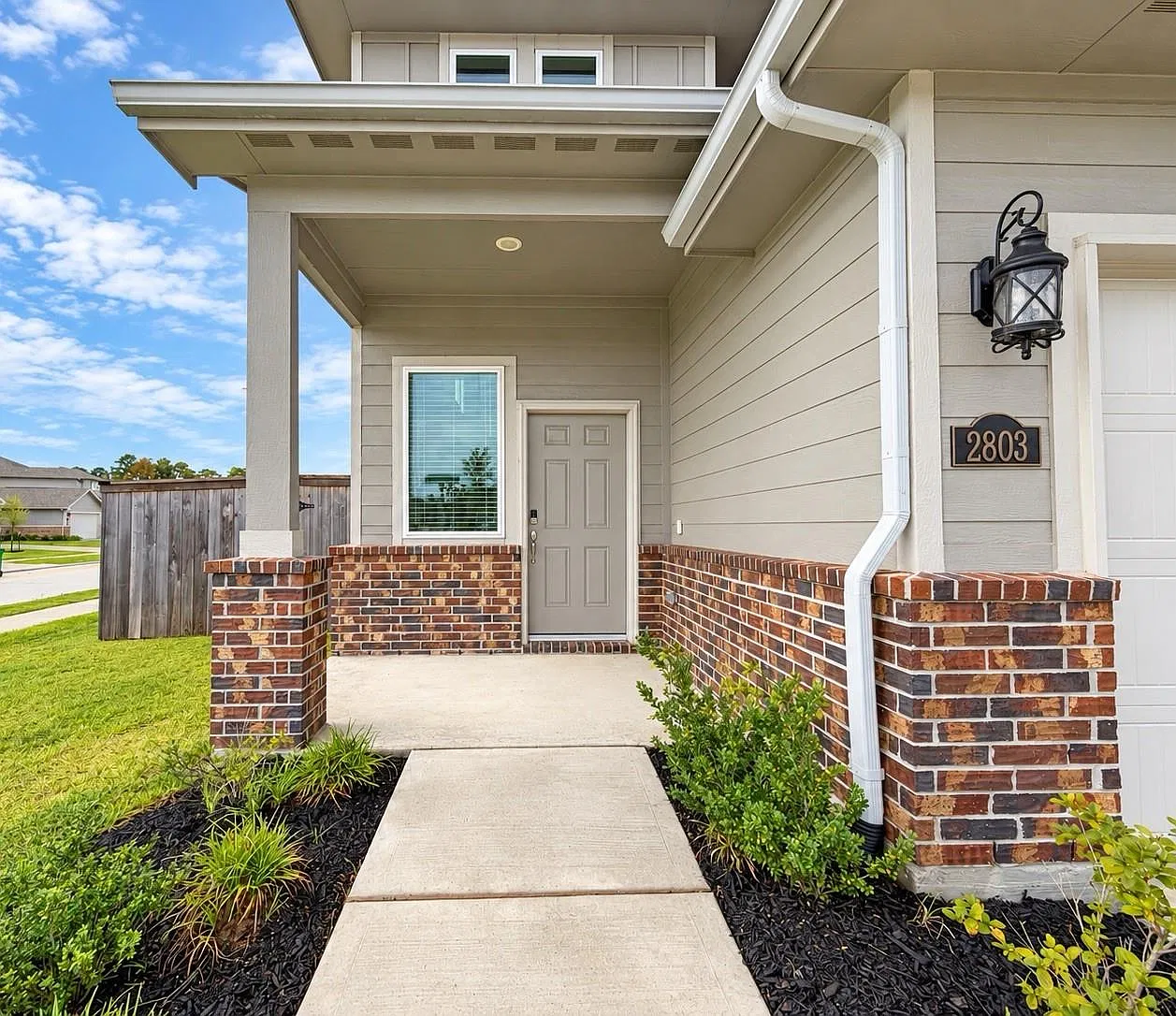 4 bed, 2.5 bath, 2170 sqft, $2,490 — Photo 2