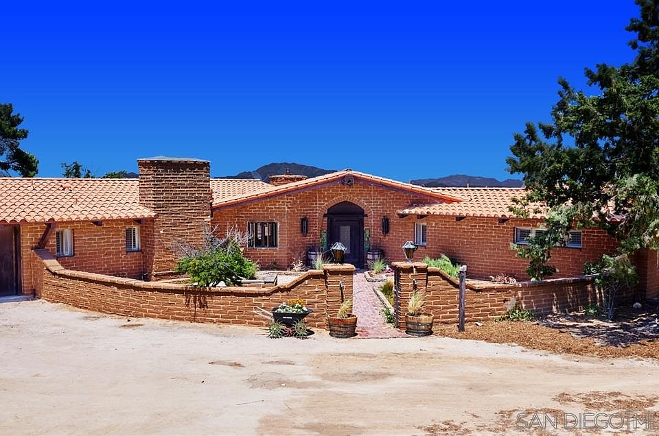 1st image of 39325 Lillie Ln