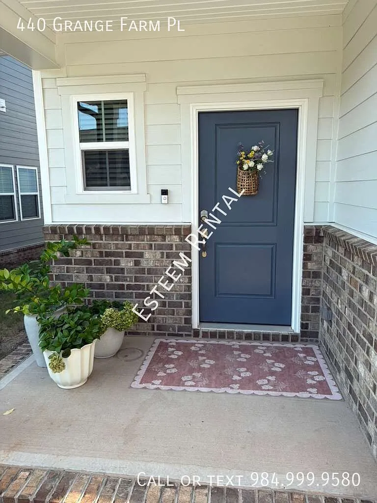 4 bed, 2350 sqft, $2,399 — Photo 4