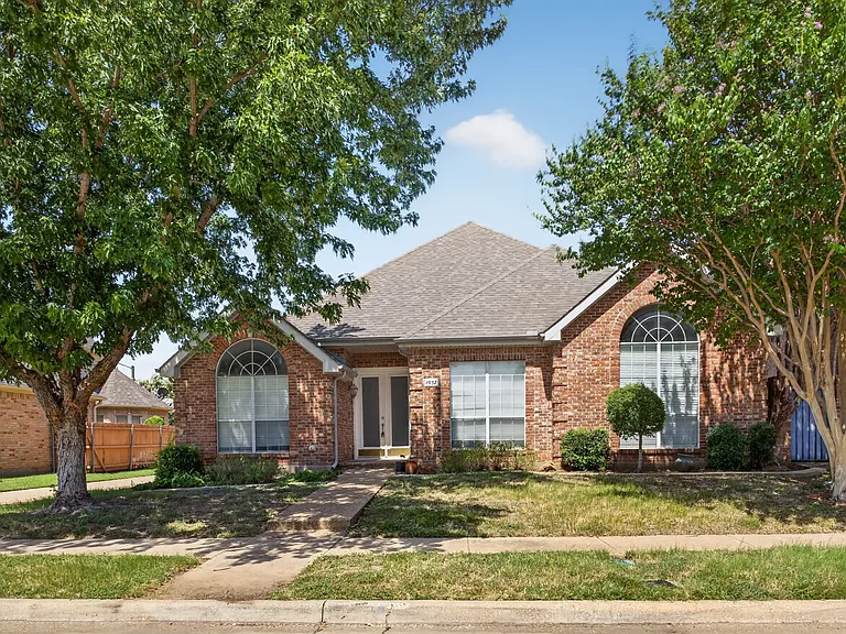 1037 McCoy Dr — Photo 1